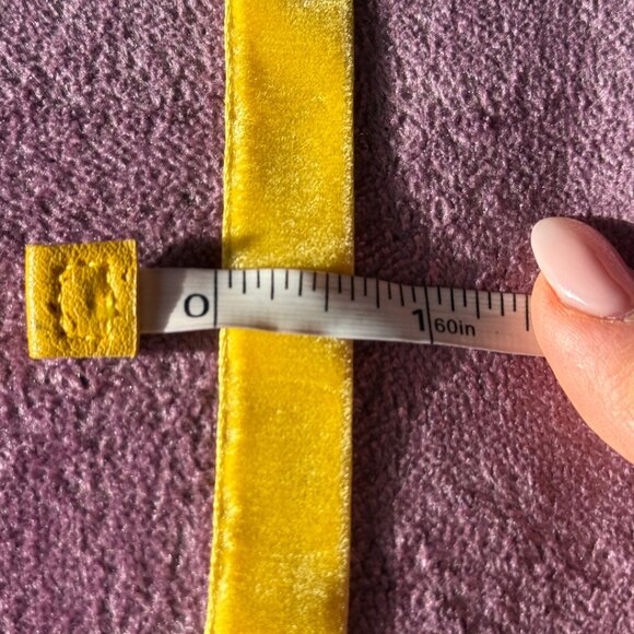 Victorian Yellow Velvet Cameo Choker - Picture 5 of 7